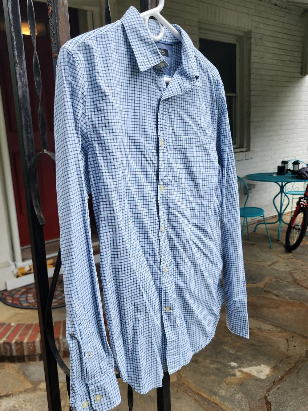 Banana Republic Grant Fit Men's Button Down Shirt - Size Medium.